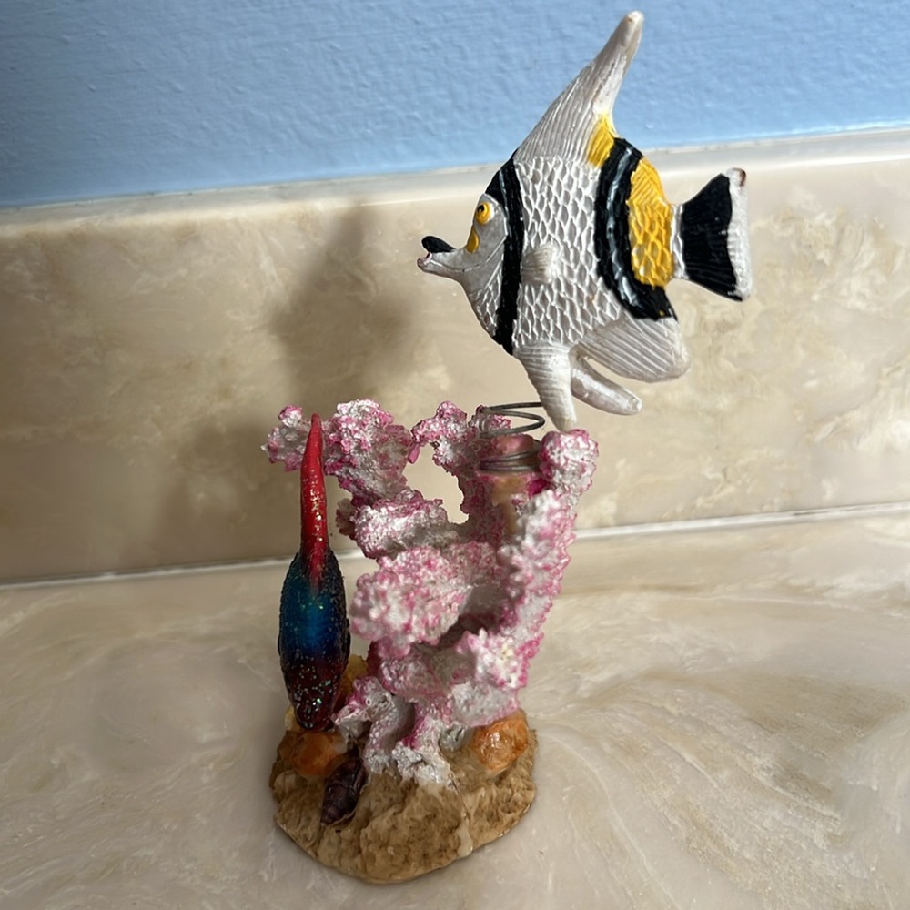 Vtg White/Black Stripe & Rainbow Fish on Pink Coral - Picture 7 of 10